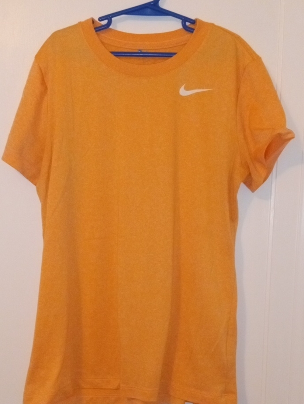 women small coral orange NIKE drifit tee
